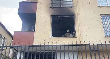 Ataşehir'de 5 katlı binada çıkan yangın paniğe neden oldu