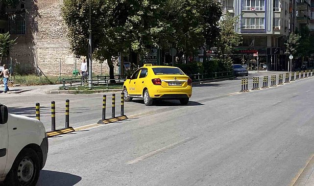 Atatürk Caddesi'nde trafik çilesi bitmiyor