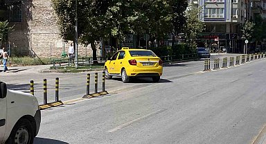 Atatürk Caddesi'nde trafik çilesi bitmiyor