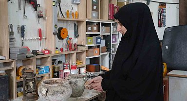 Atık ve kullanılmayan eski eşyalar marangoz kadının elinde yeniden hayat buluyor