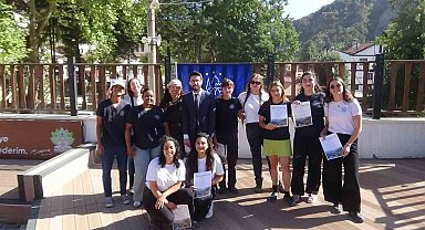 Avrupa Miras Gönüllüleri Mudurnu'da ilk projelerini tamamladı: Gönüllülere plaket verildi