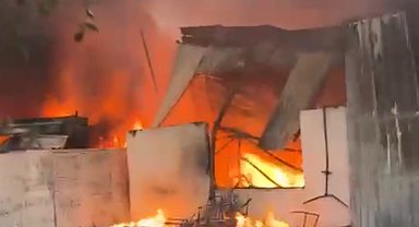 Avşa Adası'nda mobilya deposu yandı