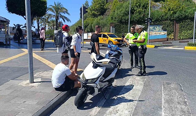 Avusturyalı turistler kiraladıkları motosikletle kaza yaptı