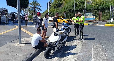 Avusturyalı turistler kiraladıkları motosikletle kaza yaptı