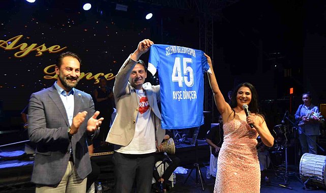 Ayşe Dinçer, Selendi'de binlerce vatandaşı coşturdu