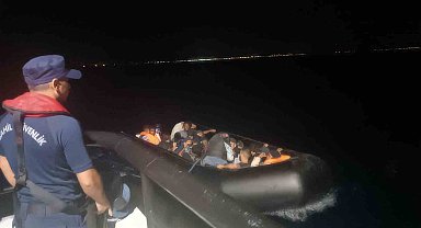 Ayvalık açıklarında 15 düzensiz göçmen yakalandı