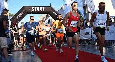 Ayvalık'ta maraton coşkusu: 24 ülkeden 1300 sporcu Balıkesir'de buluştu