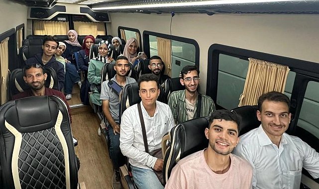 Azerbaycan, burs verdiği 14 Filistinli öğrenciyi Gazze'den tahliye etti
