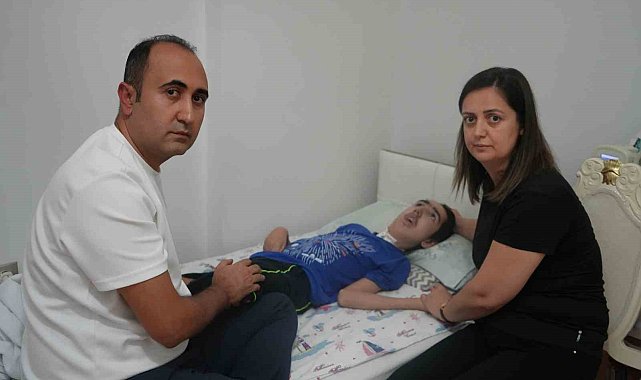 Bademcik ameliyatı sonrası engelli kalan küçük Hüseyin'in ailesi ilk kez konuştu: "Keşke biz bu 109 milyonluk tazminatı almasak da oğlum gelip benden sadece 1 TL harçlık isteyebilse"