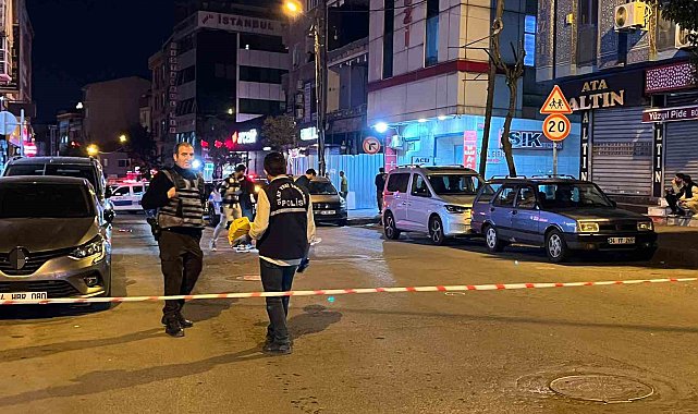 Bağcılar'da seyir halindeki otomobile silahlı saldırı: 2 yaralı