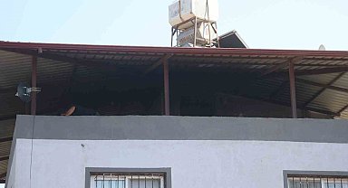 Bahçede çıkan yangın eve sıçramadan söndürüldü