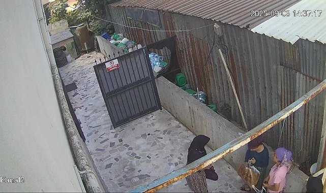 Bahçede kıyafet değiştiren kadınlar, merak konusu oldu