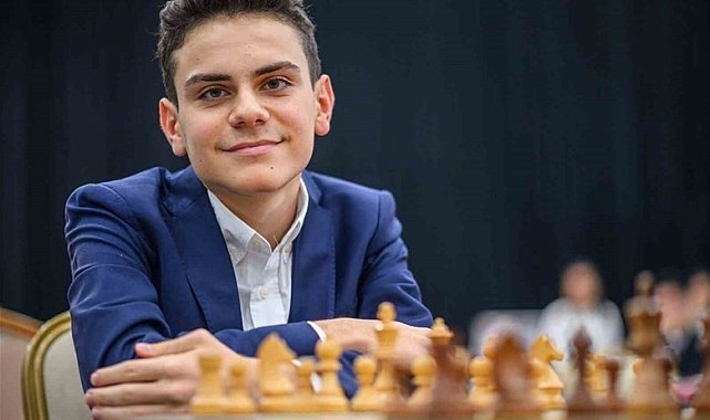 Bakan Bak'tan Büyükusta Ediz Gürel'e tebrik