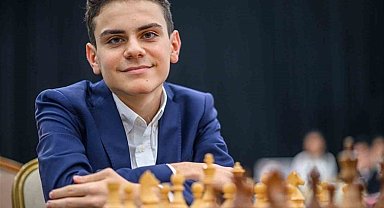 Bakan Bak'tan Büyükusta Ediz Gürel'e tebrik