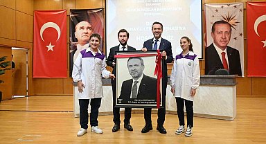 Bakan Bayraktar, Denizli OSB'nin örnek projeleri ve sürdürülebilir üretim vizyonundan övgüyle söz etti