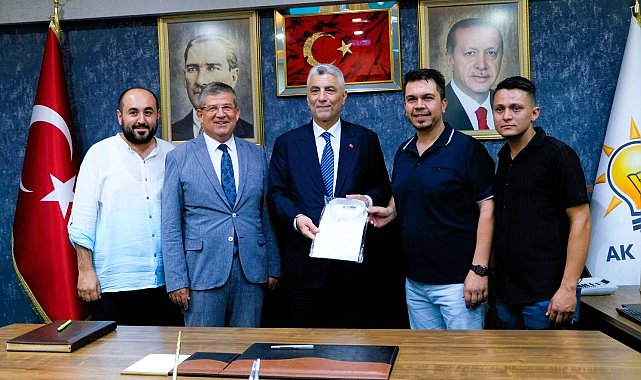 Bakan Bolat'a tescilli Buldan bezinden üretilen gömlek hediye edildi