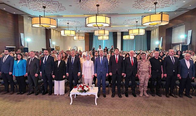 Bakan Göktaş: "18-25 yaş aralığındaki gençlerimiz için kredi miktarını 250 bin liraya, 26-29 yaş arasındaki genç çiftlerimiz için ise 200 bin liraya yükseltiyoruz"