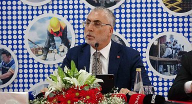 Bakan Işıkhan: "Birileri parti binalarında koltuk kavgası yaparken biz Türkiye'yi adım adım dolaşıyoruz"