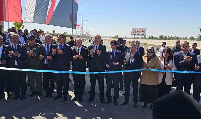 Bakan Şimşek önce yolu açtı, sonra TOGG ile geçti