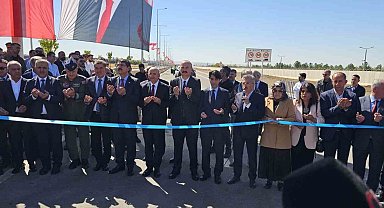 Bakan Şimşek önce yolu açtı, sonra TOGG ile geçti