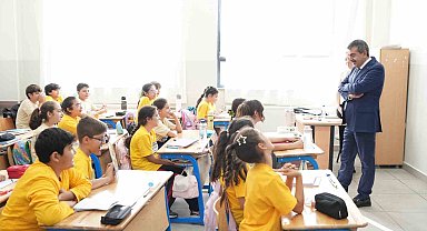 Bakan Tekin'den Gaziantep'te sürpriz okul ziyareti