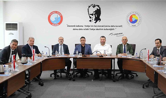 Bakan Yardımcısı Oruç Baba İnan, Aliağa'da yatırımcılarla bir araya geldi