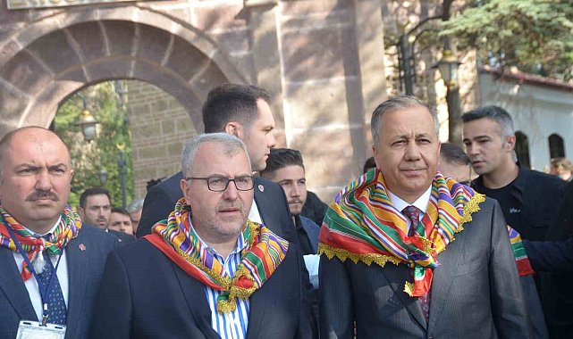 Bakan Yerlikaya, Ertuğrulgazi Türbesi'nde dua etti