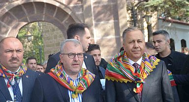 Bakan Yerlikaya, Ertuğrulgazi Türbesi'nde dua etti