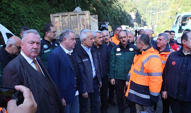Bakanlar Abdulkadir Uraloğlu ve Aşkın Osman Bak Ayder Yaylası yolunda incelemelerde bulundu