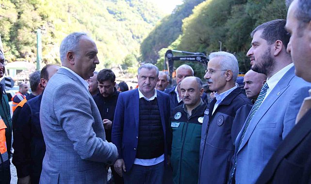 Bakanlar Uraloğlu ve Bak sellerden zarar gören Artvin'in Borçka ilçesinde incelemelerde bulundu