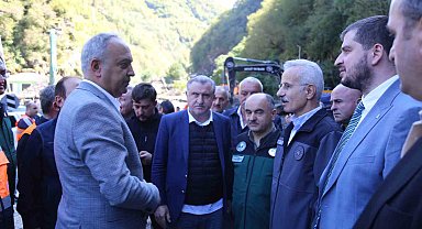 Bakanlar Uraloğlu ve Bak sellerden zarar gören Artvin'in Borçka ilçesinde incelemelerde bulundu