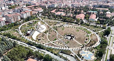Bakımsız kalan, her geçen gün yıpranan Millet Bahçesi adeta çürümeye terk edildi