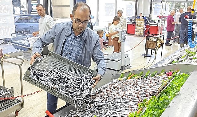 Balık tezgahları şenlendi