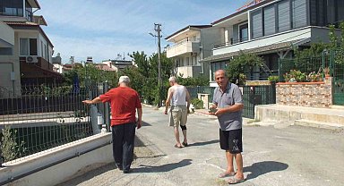 Balıkesir Burhaniye'de gökyüzündeki uçak izleri ilgi gördü