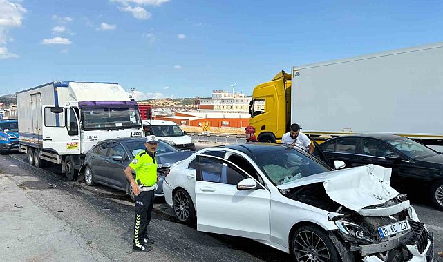Balıkesir'de 4 araç zincirleme trafik kazası yaptı