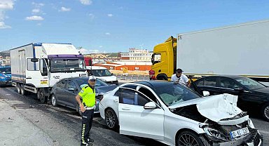 Balıkesir'de 4 araç zincirleme trafik kazası yaptı