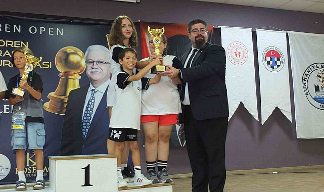 Balıkesir'de Burhaniye Ören Uluslararası Açık Satranç Turnuvası sona erdi