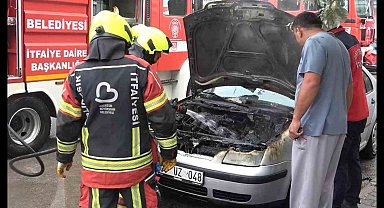 Balıkesir'de park halindeki araç yandı