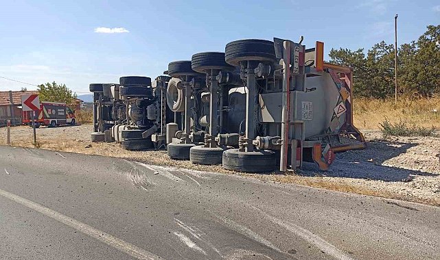 Balıkesir'de tır kazası: Kimyasal madde sızıntısına karşı tedbir alındı