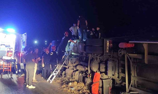 Balıkesir'de tır kazası: Sürücü ekipler tarafından kurtarıldı