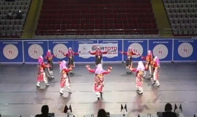 Balıkesirli folklorcular göz doldurdu