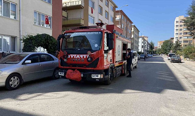 Balkonda alevlenen piknik tüpü sebebiyle yangın çıktı