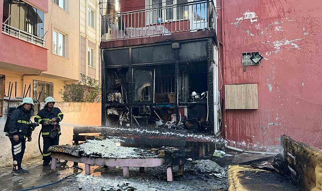 Balkonda çıkan yangın eşyaları küle çevirdi