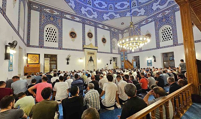 Bandırma'da Mevlid Kandili'nde camiler doldu taştı