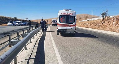 Bariyerlere çarpan motosiklet sürücüsü ağır yaralandı