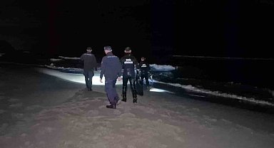 Bartın'da elbiseleri ile denize giren şahıs ekipleri harekete geçirdi