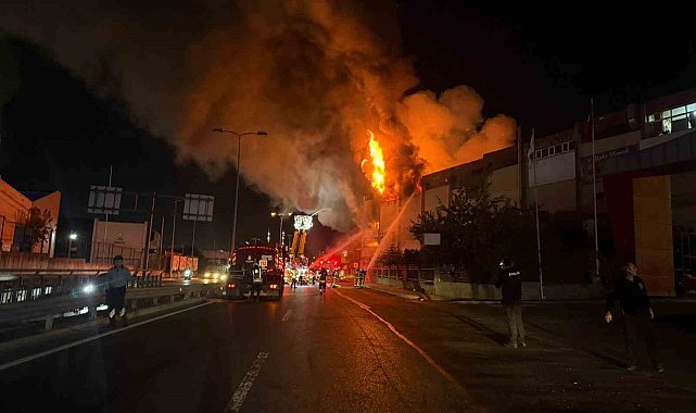 Başakşehir'de 2 katlı plastik atölyesinde korkutan yangın