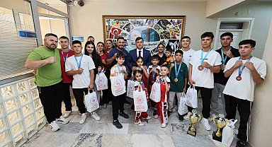 Başarılı kick boks sporcularını ödüllendirildi