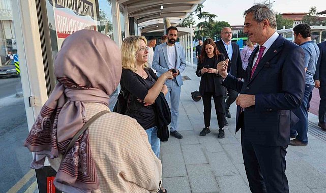 Başkan Alemdar, vatandaş ile birlikte Metrobüs yolculuğu yaptı