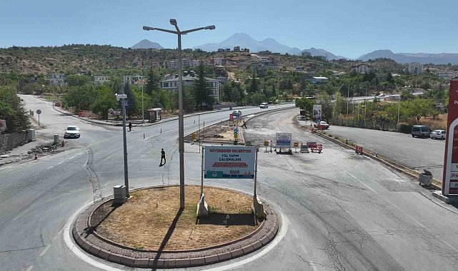 Başkan Büyükkılıç, Hacılar Kayseri Caddesi'nde 100 milyon TL'lik yatırımı inceledi